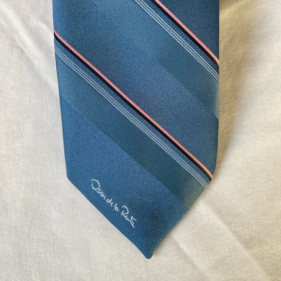 Oscar de la Renta Striped Tie - Picture 2 of 4